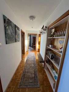 a hallway with a rug on a hard wood floor at Ferienwohnung Seidenhuhn in Kiefersfelden