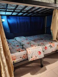 Postel nebo postele na pokoji v ubytování Pearl Hostel Khaosan