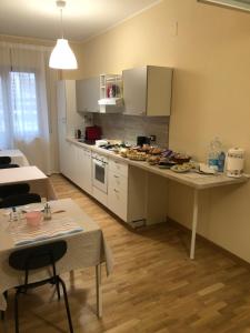 Kuchyň nebo kuchyňský kout v ubytování Moon River Guest House + 15 fotografií