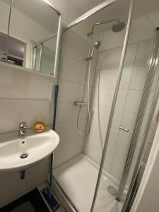 Koupelna v ubytování Apartment mit Doppelbett in Bonn