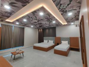 Hotel Pride Of Chittor客房内的一张或多张床位