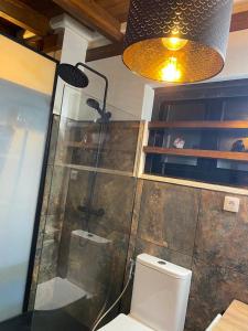 A bathroom at Sun Villa & exclusive stars view Még 37 kép