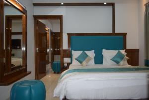 Hotel Lok Sagar Mysore客房内的一张或多张床位