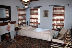 Posteľ alebo postele v izbe v ubytovaní Gorianades Traditional House