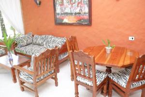Χώρος καθιστικού στο Tembo Beach Cottage , Ocean Beach Drive