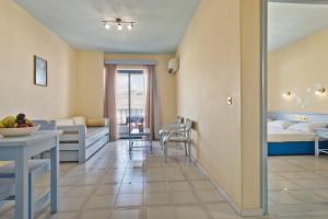 Postel nebo postele na pokoji v ubytování Regina Studios & Hotel