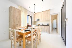 Kuchyň nebo kuchyňský kout v ubytování Lithari Luxury Villas