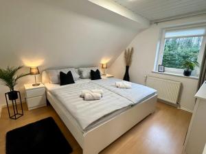 A bed or beds in a room at Ferienwohnung im Schildetal