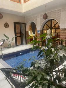 Swimming pool sa o malapit sa Riad Les Gazelles D'Orient Marrakech