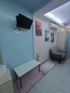 TV a/nebo společenská místnost v ubytování Sultan Terrace Hostel