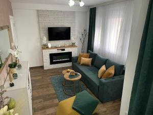 A seating area at VESTA Apartman
