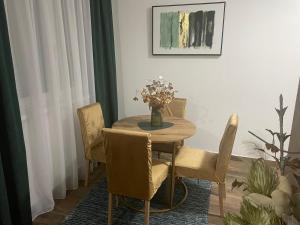 A seating area at VESTA Apartman