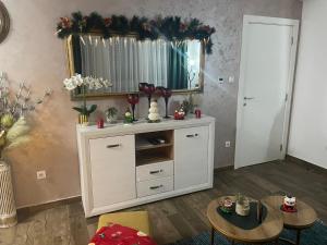 A kitchen or kitchenette at VESTA Apartman
