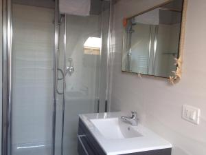 Koupelna v ubytování Spegni La Luce b&b