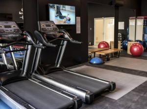a gym with a treadmill and a flat screen tv at Acogedor, inolvidable in Montevideo