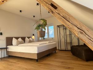 Gasthof - Auszeit im Bad Diezlings - Adults only房間的床
