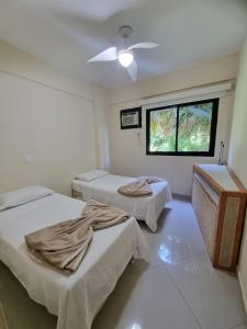 a room with two beds and a window at APT. ESPETACULAR NO PORTO REAL RESORT - BELA VISTA 3 SUÍTES in Mangaratiba