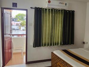 Gallery image of SHORTstay Apartments Rooms near Apollo shankara Nethralaya hospitalsGreams Road in Chennai