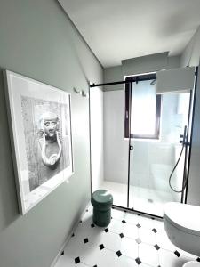 a bathroom with a shower and a picture on the wall at Porta 1923 Bed and Art in Gravina in Puglia