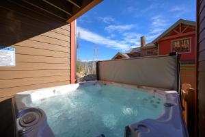 Φωτογραφία από το άλμπουμ του Luxury Chalet 1415 / Hot Tub / Great Views / Best Price - $500 FREE Activities Daily σε Winter Park