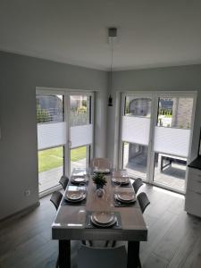 Posezení v ubytování Ferienhaus Devilina mit Sauna am Harkebrügger See