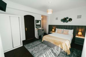 a bedroom with a large bed and a window at Casa de Férias da Costinha in Alijó +29 photos