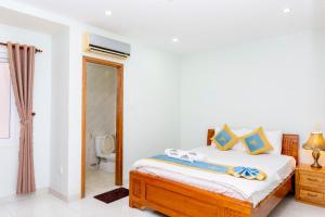 Postel nebo postele na pokoji v ubytování TNH Hotel Vung Tau