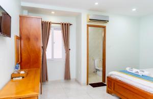 Postel nebo postele na pokoji v ubytování TNH Hotel Vung Tau