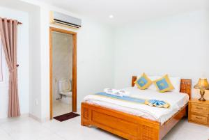 Postel nebo postele na pokoji v ubytování TNH Hotel Vung Tau