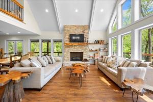 a living room with a couch and a fireplace at River Edge Chalet in Dahlonega