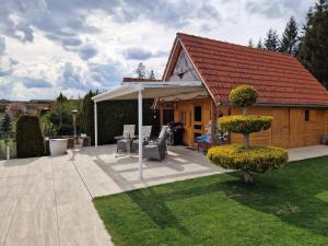 a house with a pavilion in a yard at FERIENHAUS MOHN AM SEE in Spielberg