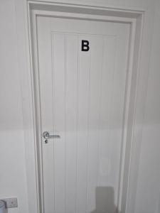 Vonios kambarys apgyvendinimo įstaigoje Spacious single bedrooms in central location with parking
