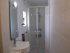 a white bathroom with a shower and a sink at La Maison Sable - Chaleureuse Familiale avec Jardin-300m de la plage in Ouistreham +26 photos
