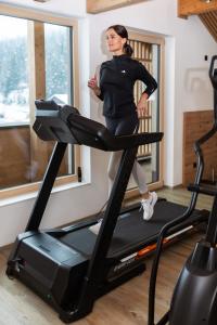 Posilňovňa alebo fitness centrum v ubytovaní ALPRIMA Aparthotel Hinterstoder