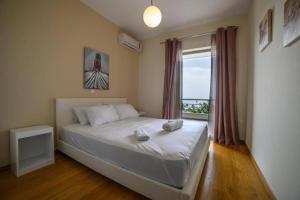 Кровать или кровати в номере Avatonblue Villa Nafplio
