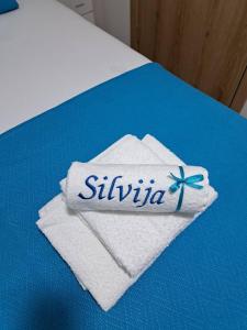 En eller flere senger på et rom på Apartman Silvija Divčibare