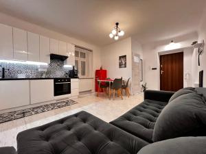 a living room with a couch and a kitchen at Apartament Grodzki in Przemyśl