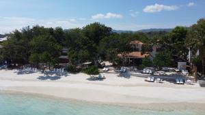 einem Luftblick auf den Strand in einem Resort in der Unterkunft Blue Island Punta Rucia in Punta Rucia
