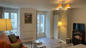 Televízia a/alebo spoločenská miestnosť v ubytovaní Résidence Poste & Golf, appartement pour 4 personnes au cœur de Luchon