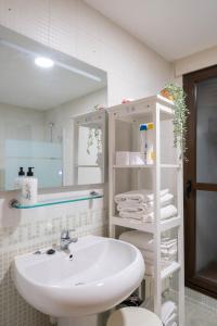 Ένα μπάνιο στο Apartamento GO- La Ermita -Parking Gratuito