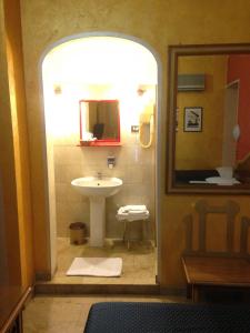 Ett badrum på Hotel Rey