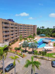 an aerial view of a resort with a pool and palm trees at Apto para 6 pessoas no melhor resort dos Lençóis in Barreirinhas