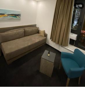 Khu vực ghế ngồi tại Apolo Royal studio +1 ảnh