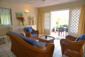 A seating area at Admiral's Quay #5 - Comfortable 1-bed Townhouse townhouse