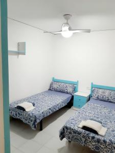 En eller flere senge i et værelse på La Rose