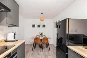 Cuisine ou kitchenette dans l'établissement ELEGANT suburban APARTMENT