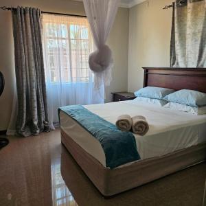 Säng eller sängar i ett rum på Mukamba Holiday House
