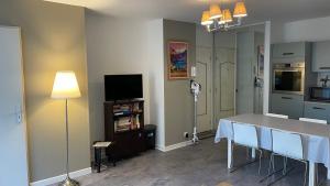 Kuchyňa alebo kuchynka v ubytovaní Résidence Poste & Golf, appartement pour 4 personnes au cœur de Luchon