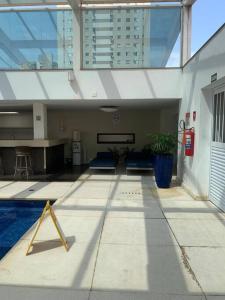 a large building with a swimming pool in a building at FLAT com piscina, vista para o Aquário e Feng Shui in Campo Grande