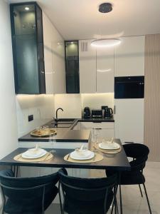 Dapur atau dapur kecil di Crystal Luxury Apartment with Free Parking in Cracow for 4 Guests